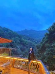 长门尽日无梳洗下一句是