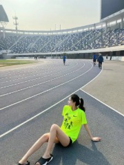 黄酥手红藤酒满城春色宫墙柳